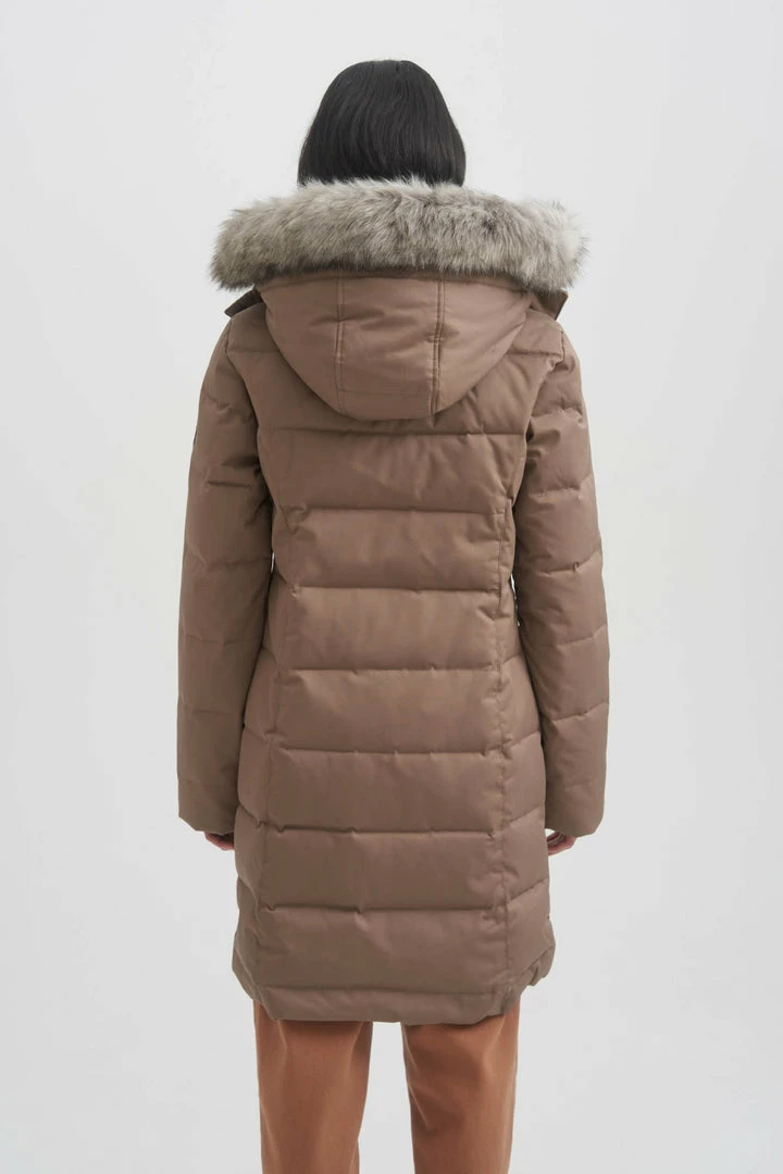 Toboggan Canada JENNA L PARKA
