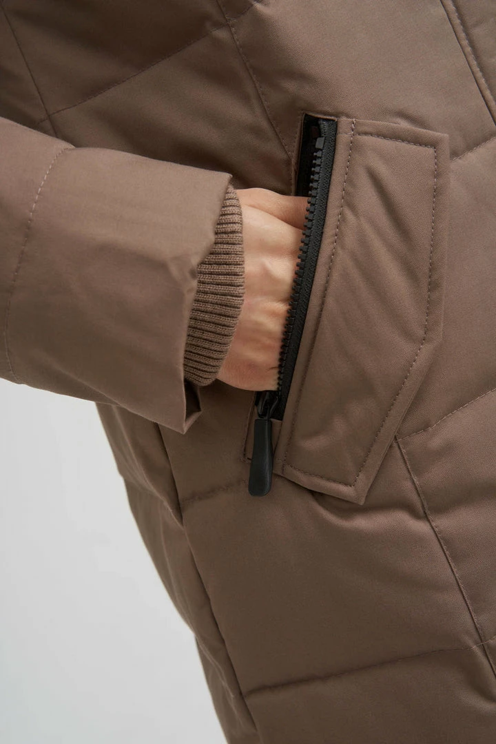 Toboggan Canada JENNA L PARKA