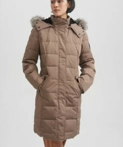 Toboggan Canada JENNA L PARKA