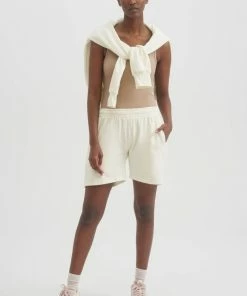 Toboggan Canada UNISEX LUXE FLEECE SWEAT SHORTS - OFF WHITE