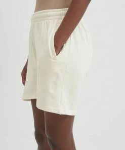 Toboggan Canada UNISEX LUXE FLEECE SWEAT SHORTS - OFF WHITE